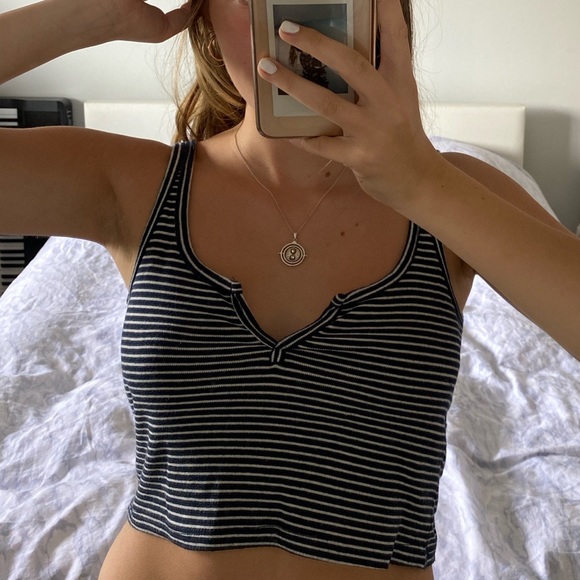 Brandy Melville cropped tank top - Picture 2 of 4